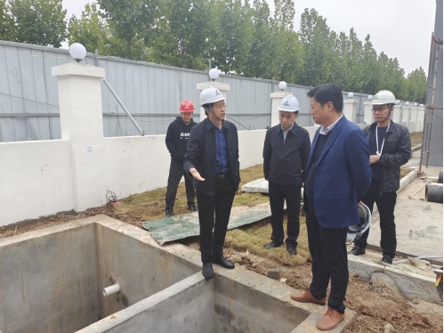 10.9（石化公司）市產(chǎn)業(yè)集團(tuán)黨委書記、董事長劉培建一行蒞臨石化公司金頂山路加油站調(diào)研指導(dǎo)工作231.png