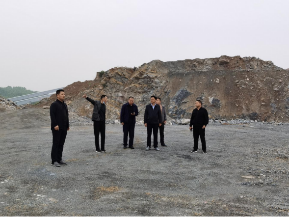 “時不我待、只爭朝夕”市產(chǎn)業(yè)集團全力推進涉案企業(yè)復工復產(chǎn)和我市重大項目建設工作407.png
