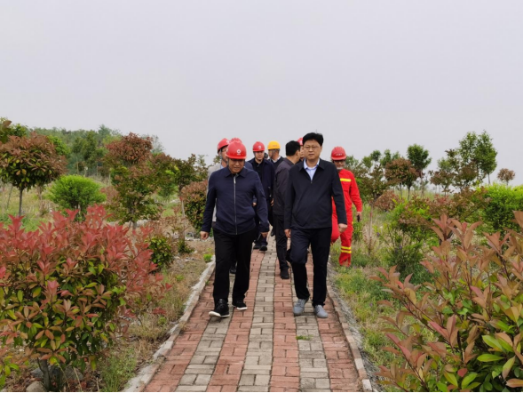 “時不我待、只爭朝夕”市產(chǎn)業(yè)集團全力推進涉案企業(yè)復工復產(chǎn)和我市重大項目建設工作459.png