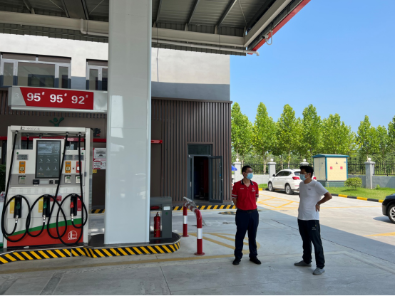 7.14市產(chǎn)業(yè)集團(tuán)黨委書記、董事長劉培建深入子公司檢查疫情防控工作614.png