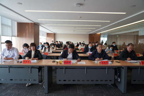 新聞稿：駐馬店市產(chǎn)業(yè)投資集團有限公司召開“決戰(zhàn)決勝第四季度、奮力沖刺全年目標”部署動員會（陳主任、主席修改版）981.png