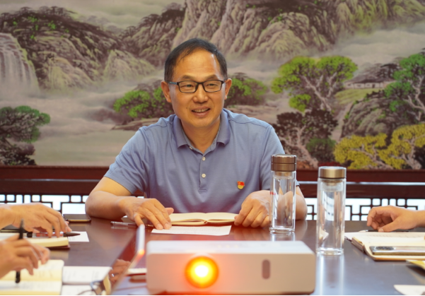 市產(chǎn)業(yè)集團(tuán)直屬單位黨委召開(kāi)黨支部書(shū)記會(huì)議456.png